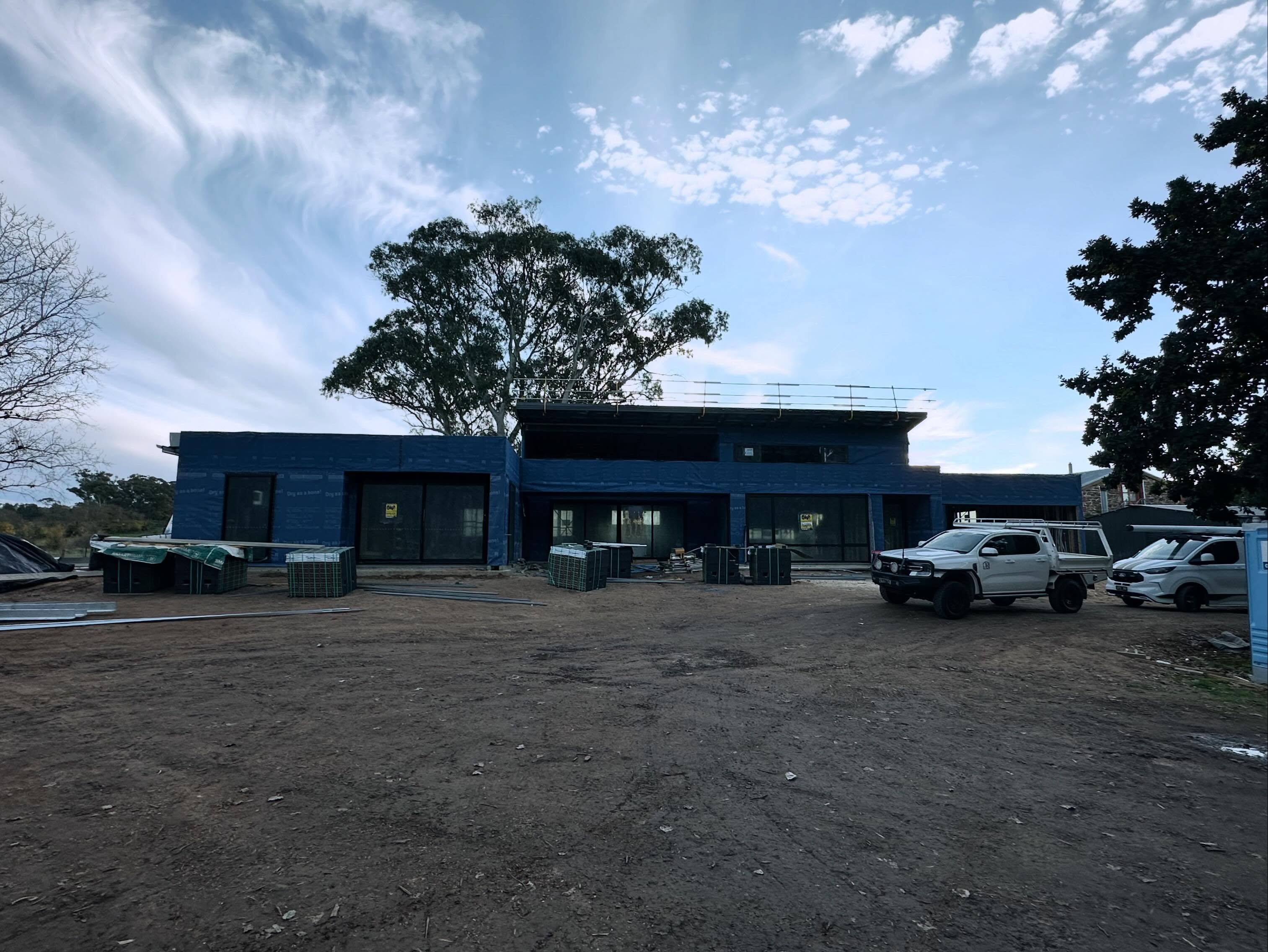 Tannery lane build update. 
The building is now wrapped up with windows installed. Lockup and roughin almost complete. 
Next up is bricklaying and plastering.

#custombuild #centralvicbuilder #bendigobuilder #customhomebuilders #masterbuilder