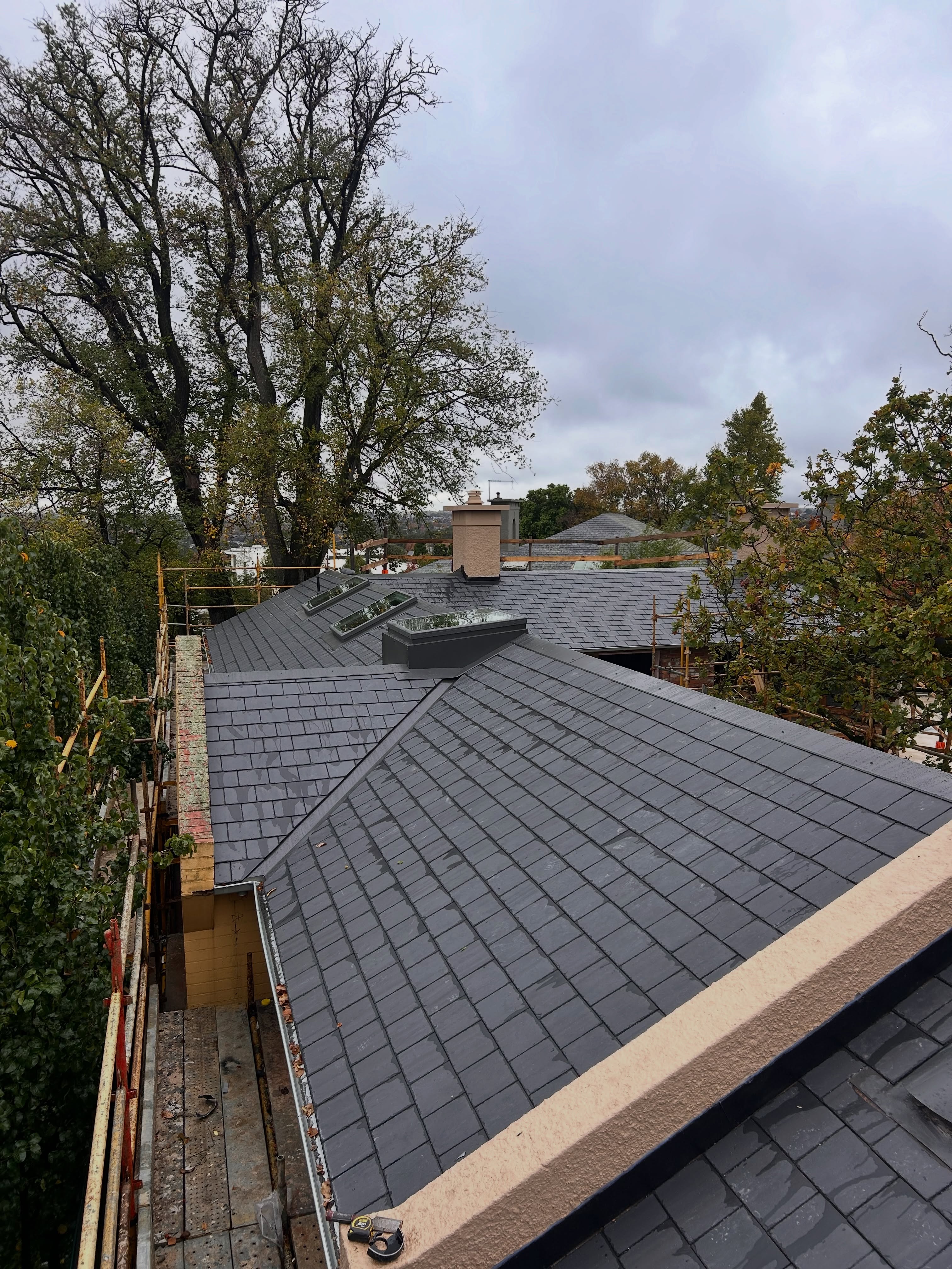 Recent re roof complete 🏠🔨📐 #roofing #slate #slateroofing #construction #building